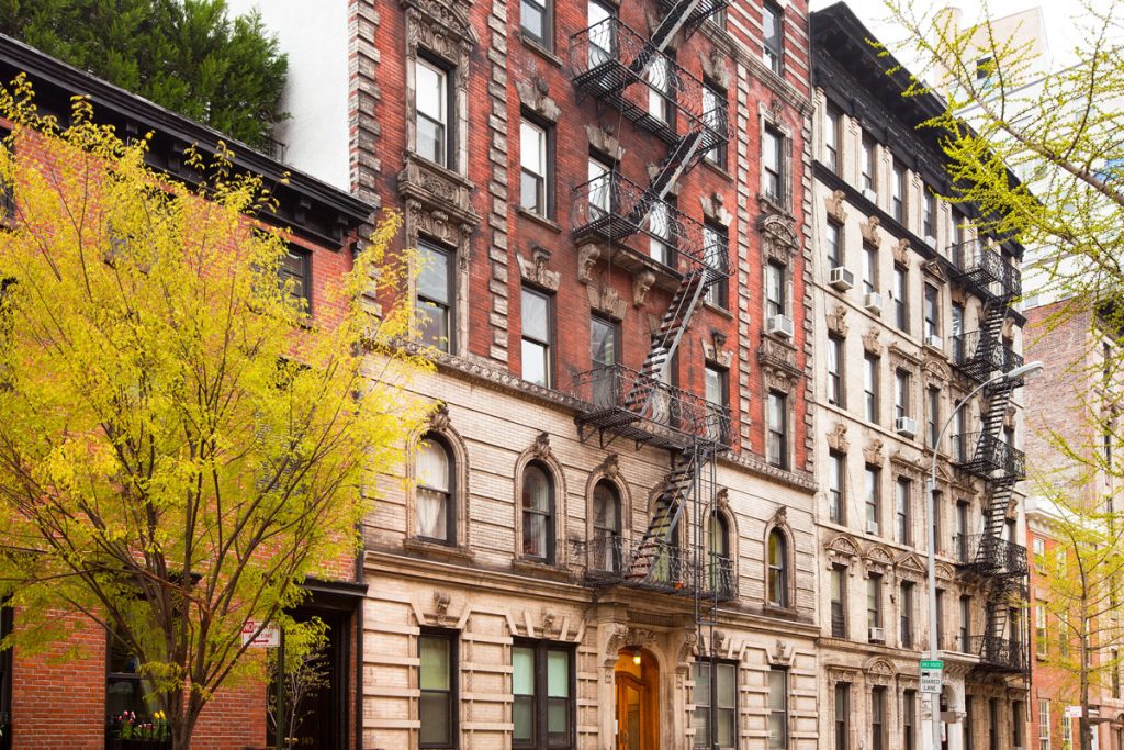 Row of older New York City apartment buildings and brownstones constructed before 1978 where NYC lead paint laws and lead hazard testing requirements may apply.